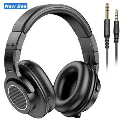 Auriculares sobre el monitor con cableado de la oreja